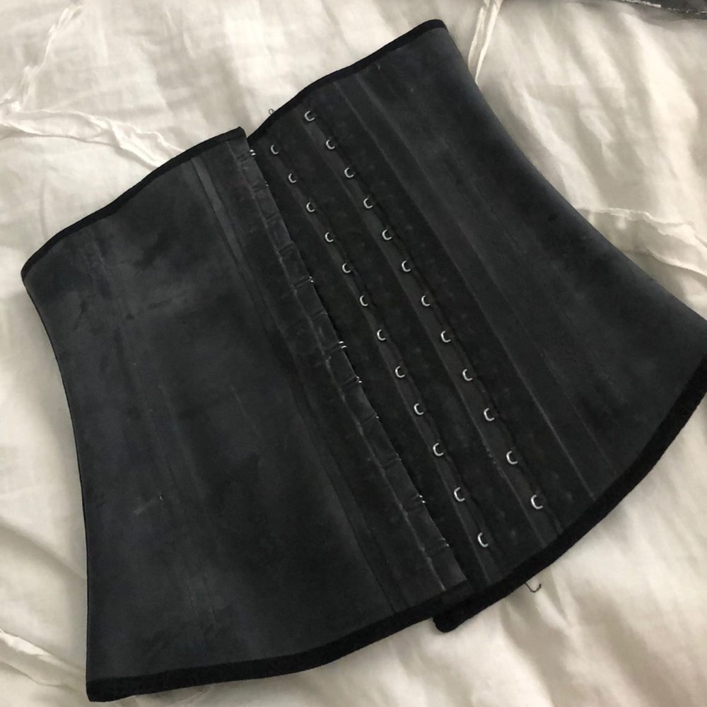 Waist trainer